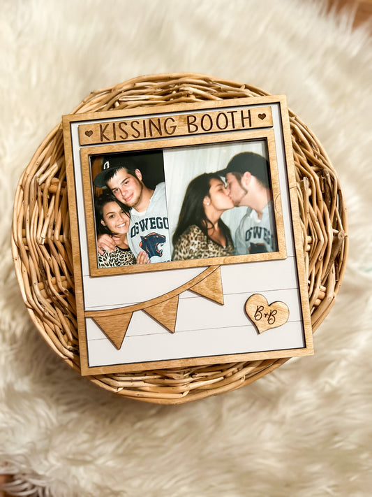 Kissing booth Frame